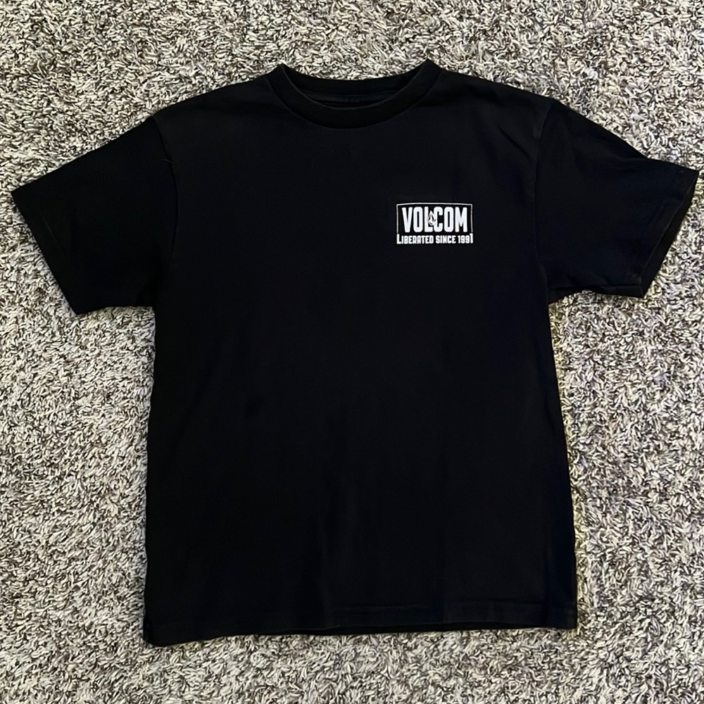 Boys slightly used Volcom shirt